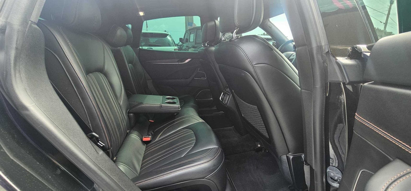 Used 2017 Maserati Levante w/ Luxury Package AWD/4WD image 33
