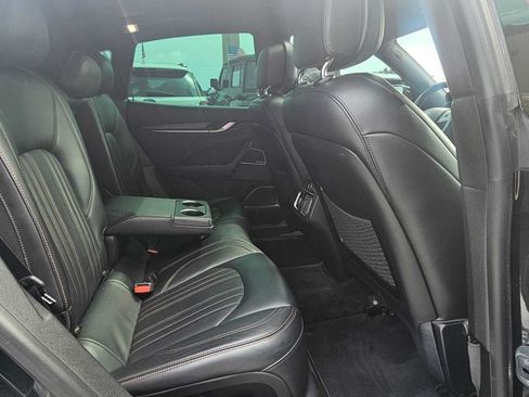 Used 2017 Maserati Levante w/ Luxury Package AWD/4WD image 33