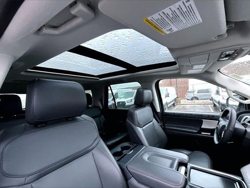 Certified 2025 Ford Expedition Active image 21