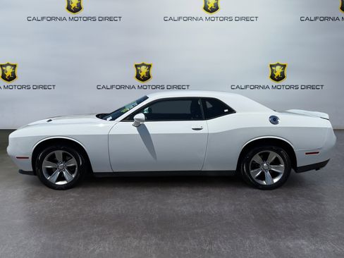 Used 2020 Dodge Challenger SXT RWD image 2