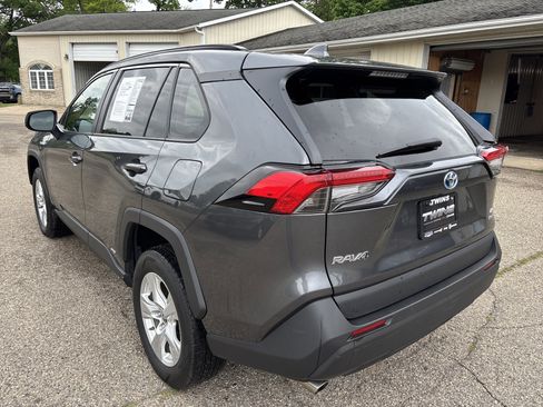 Used 2021 Toyota RAV4 LE AWD/4WD image 6