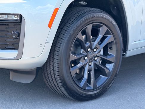 New 2026 Jeep Grand Cherokee Limited AWD/4WD image 22