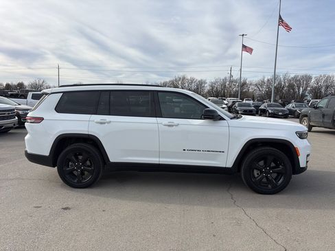 Used 2023 Jeep Grand Cherokee L Altitude image 2