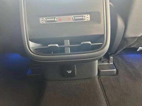 Used 2025 Lincoln Nautilus Reserve AWD/4WD image 32