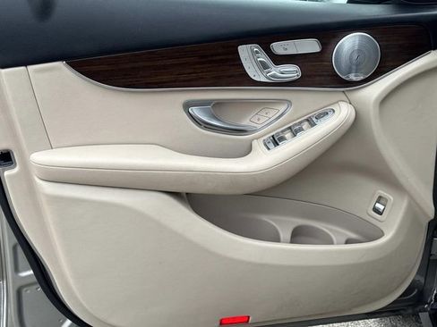 Used 2020 Mercedes-Benz GLC 300 4MATIC image 17