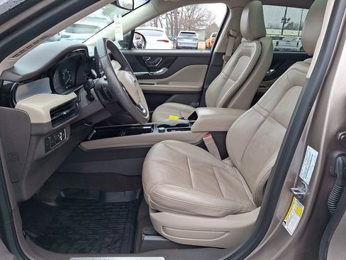 Used 2021 Lincoln Corsair AWD w/ Premium Package image 16