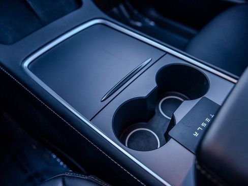 Used 2024 Tesla Model Y Long Range image 11