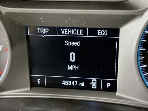 Used 2022 Chevrolet Malibu LT w/ Leather Package FWD image 2