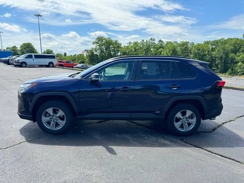 Certified 2022 Toyota RAV4 XLE w/ Convenience Package AWD/4WD image 6
