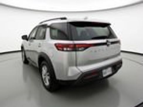Used 2025 Nissan Pathfinder SV FWD image 5