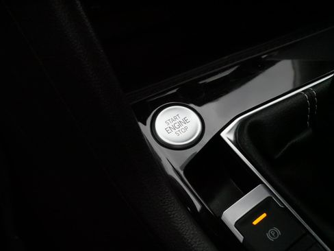 Certified 2024 Volkswagen Taos SE image 29