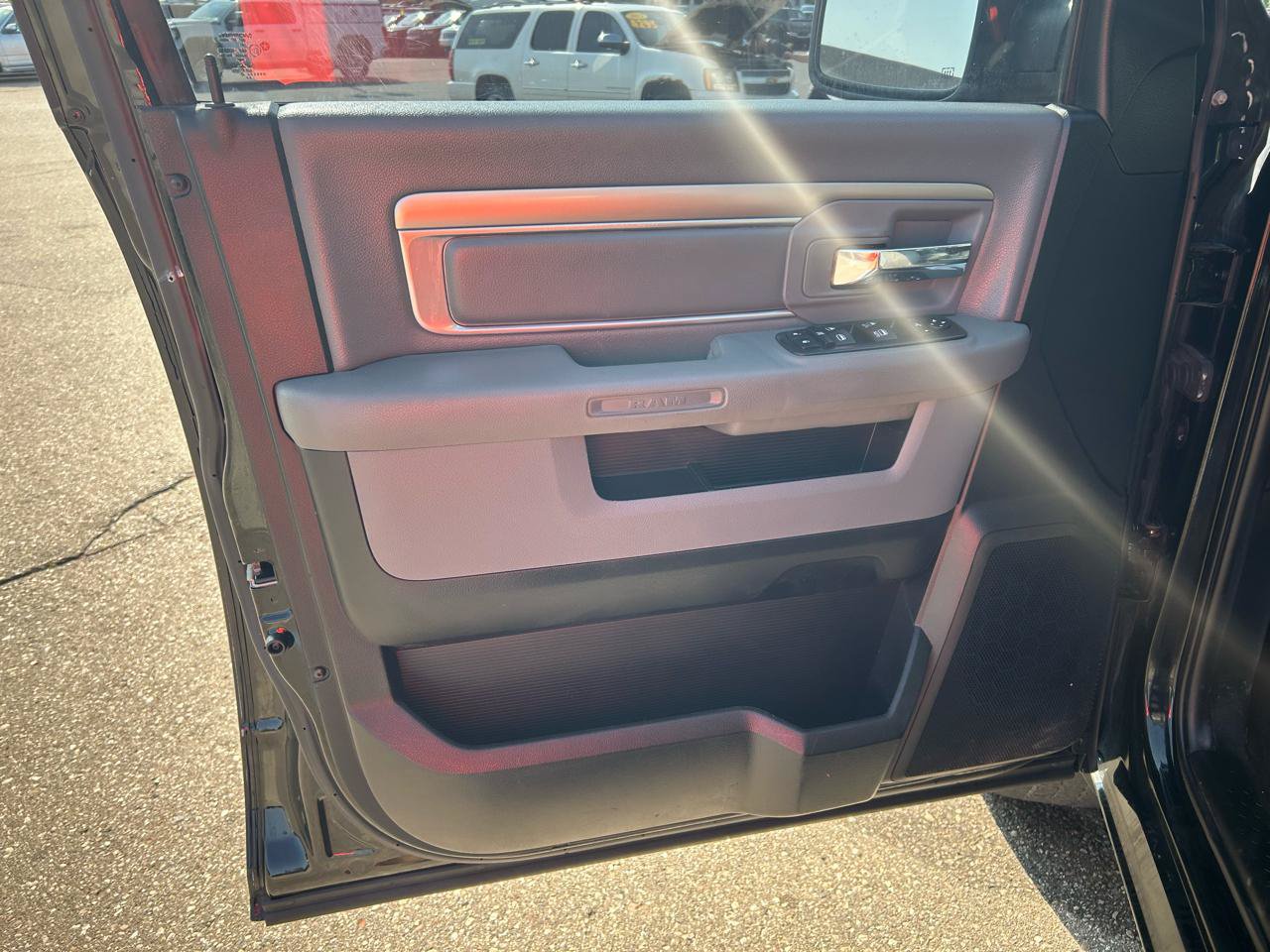 Used 2019 RAM 1500 Classic SLT w/ Black Appearance Group AWD/4WD image 14