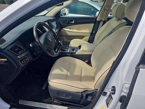Used 2014 Hyundai Equus Signature RWD image 9
