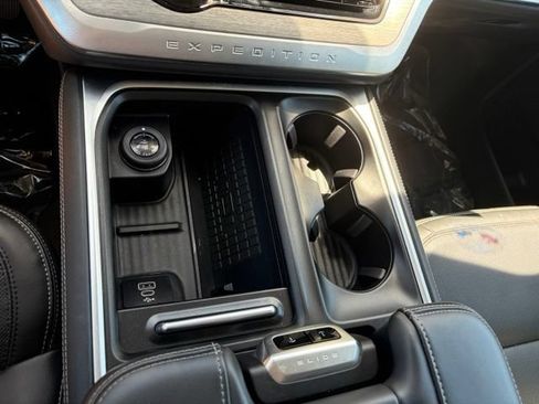 Used 2025 Ford Expedition Max Platinum AWD/4WD image 23