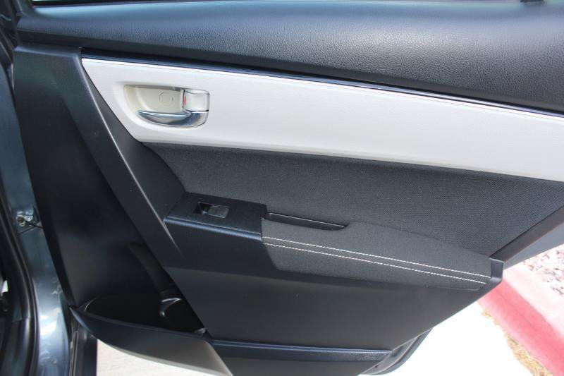 Used 2017 Toyota Corolla LE w/ Carpet Mat Package (TMS) FWD image 18