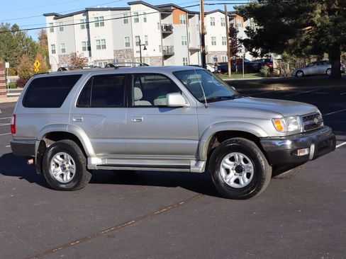 Used 2000 Toyota 4Runner SR5 w/ Upgrade Value Pkg 4 image 2