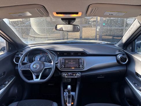Used 2020 Nissan Kicks SV image 32
