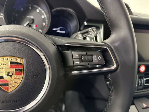 Certified 2025 Porsche Macan AWD/4WD image 39