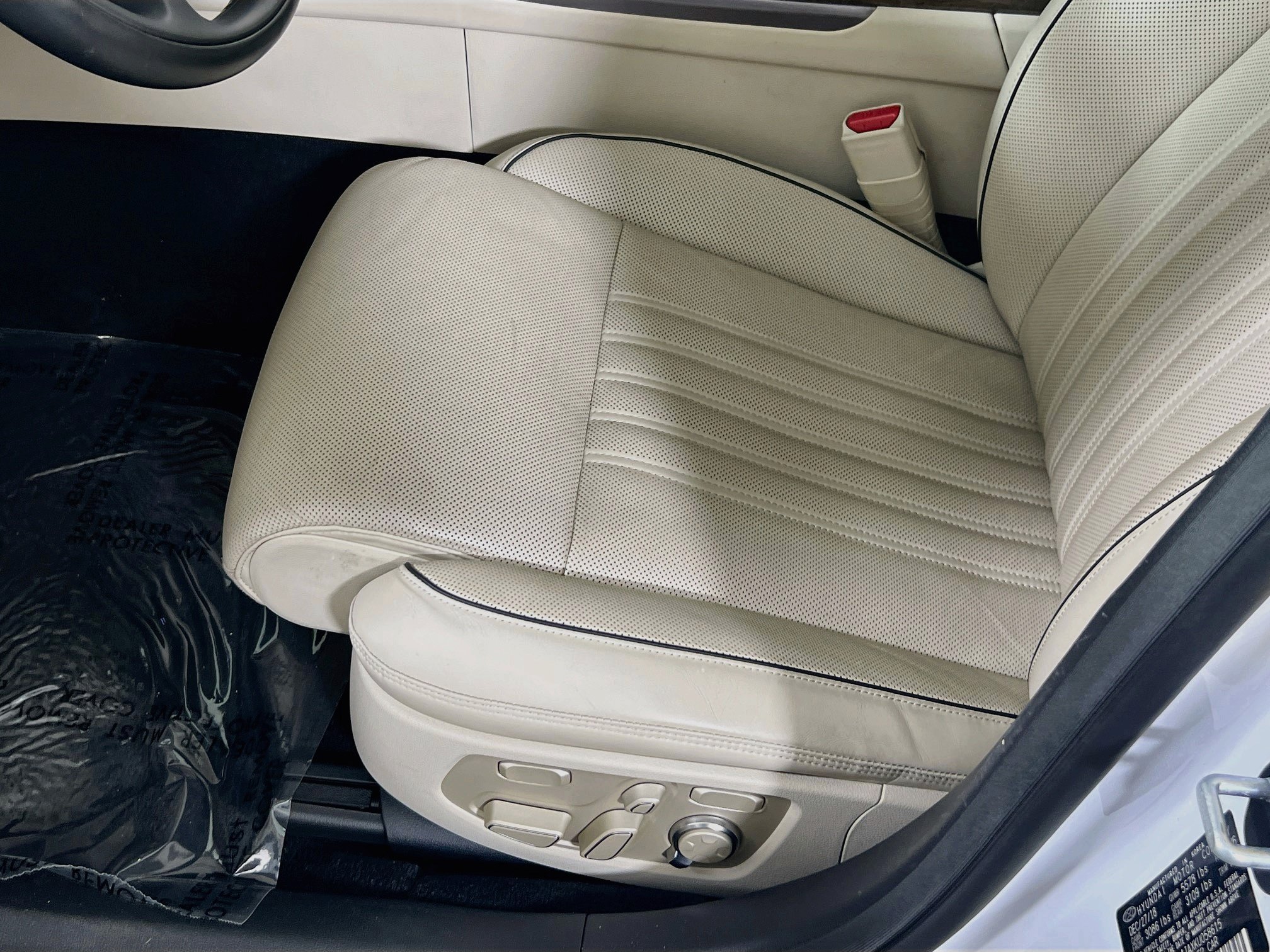 Used 2019 Genesis G90 3.3T Premium RWD image 19
