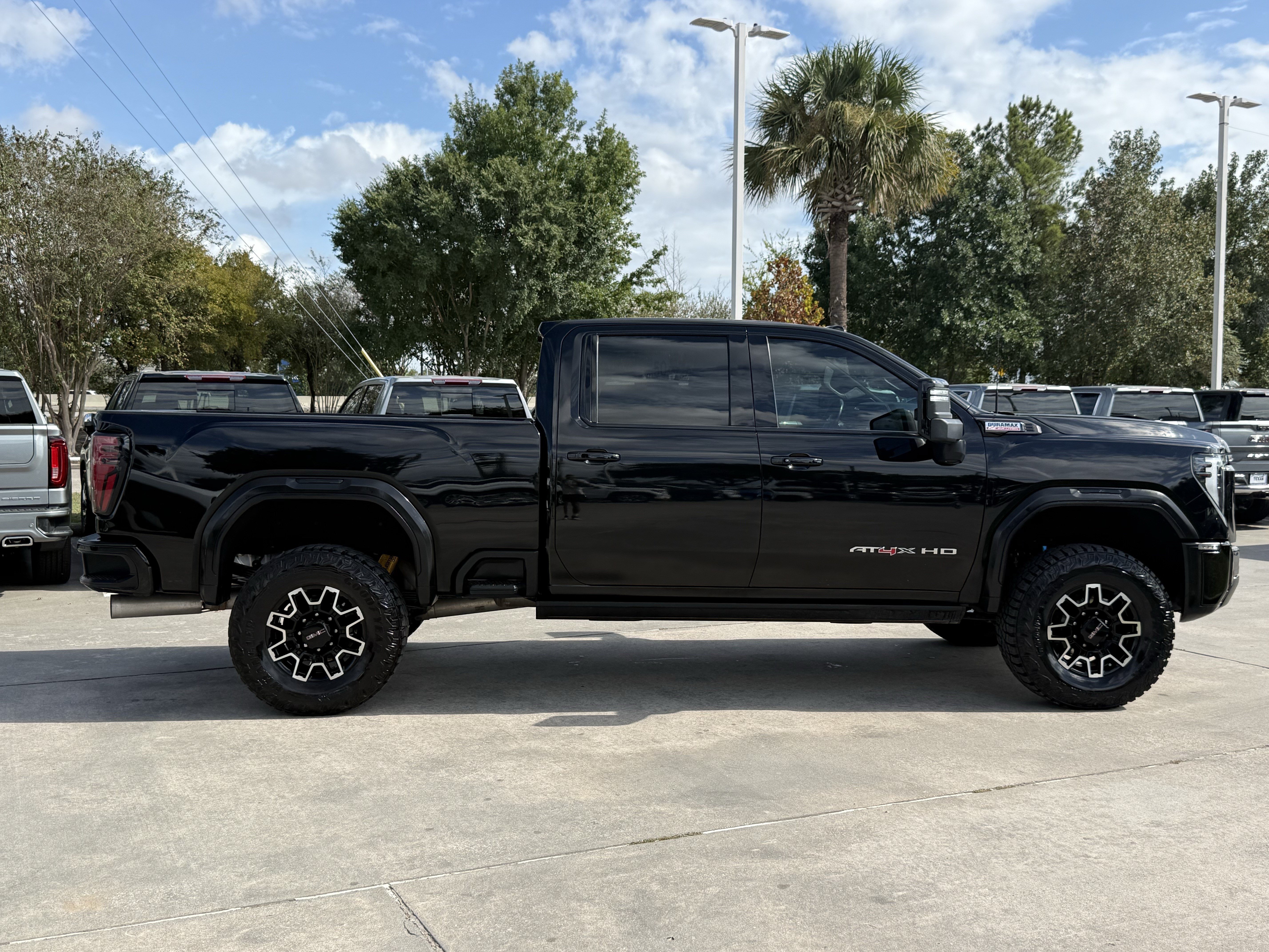 Used 2025 GMC Sierra 2500 AT4X AWD/4WD image 3