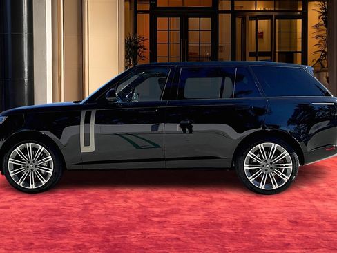 New 2025 Land Rover Range Rover Long Wheelbase SE image 3