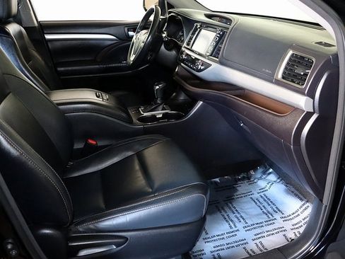 Used 2016 Toyota Highlander XLE image 37