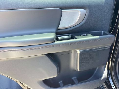 Used 2025 Ford Expedition Active RWD image 13