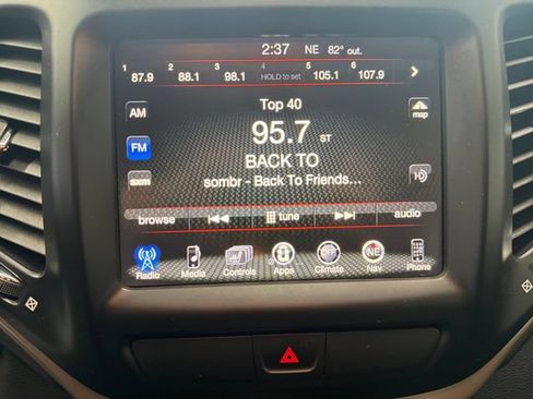 Used 2016 Jeep Cherokee High Altitude AWD/4WD image 6