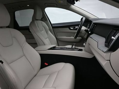 Used 2024 Volvo XC60 B5 Plus w/ Protection Package Premier AWD/4WD image 33