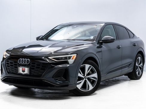 Used 2024 Audi Q8 e-tron Premium image 1