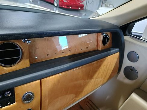 Used 2006 Rolls-Royce Phantom Sedan RWD image 22