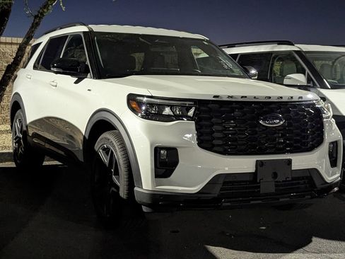 Used 2025 Ford Explorer ST-Line w/ Premium Package image 3