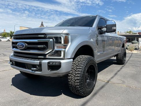 Used 2022 Ford F250 Platinum w/ FX4 Off-Road Package AWD/4WD image 14