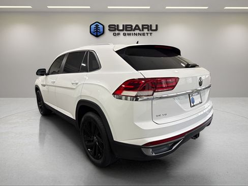 Used 2023 Volkswagen Atlas Cross Sport SE w/ Panoramic Sunroof Package FWD image 3