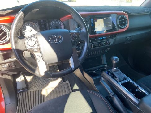 Used 2016 Toyota Tacoma TRD Off-Road AWD/4WD image 10