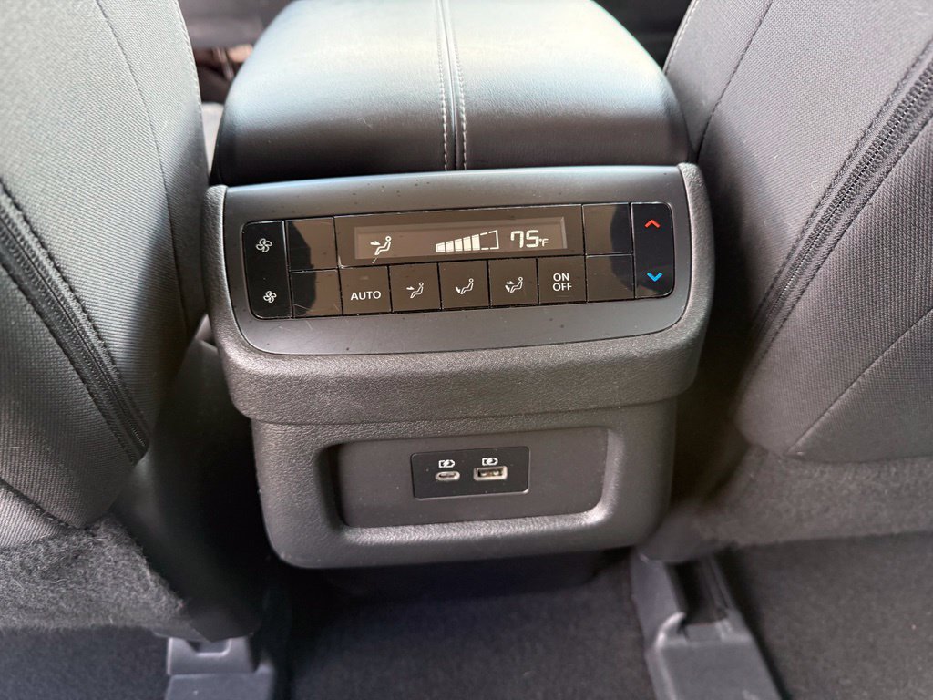Used 2023 Nissan Pathfinder SV AWD/4WD image 14