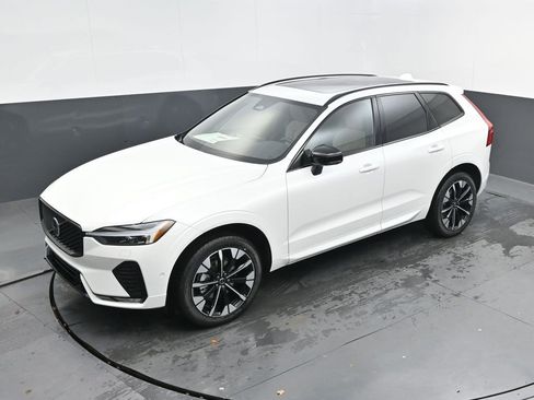 New 2026 Volvo XC60 B5 Plus w/ Protection Package Premier AWD/4WD image 20