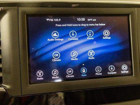 Used 2020 Chrysler Voyager LX image 23