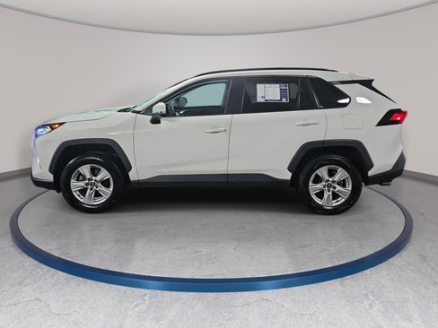 Used 2021 Toyota RAV4 XLE w/ Convenience Package FWD image 8