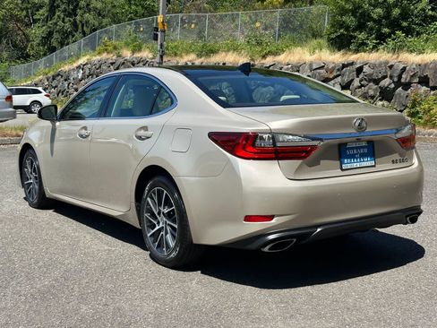 Used 2017 Lexus ES 350 w/ Navigation System Package FWD image 3