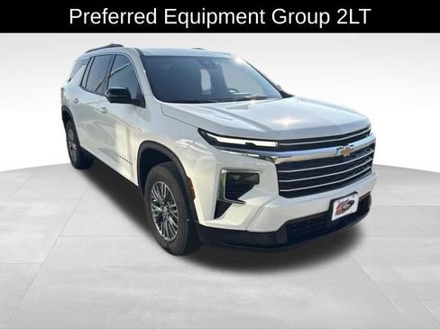 Used 2026 Chevrolet Traverse LT w/ Driver Confidence Package AWD/4WD image 4