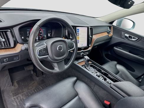 Used 2019 Volvo XC60 T5 Momentum w/ Premium Package AWD/4WD image 7