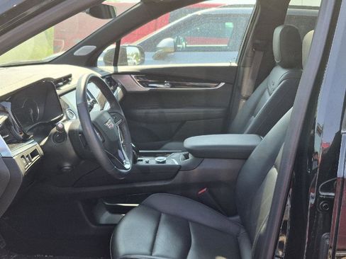 Used 2024 Cadillac XT6 Premium Luxury AWD/4WD image 6