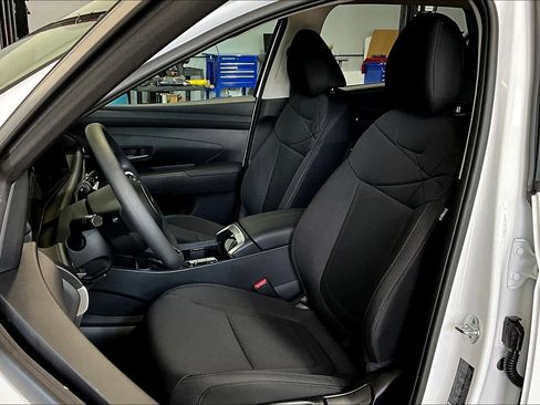 Used 2025 Hyundai Tucson SE image 18