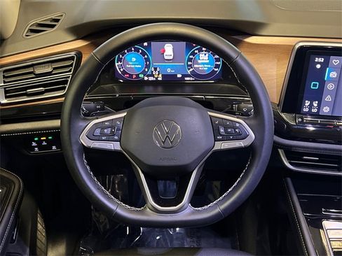 Certified 2025 Volkswagen Atlas SE image 20