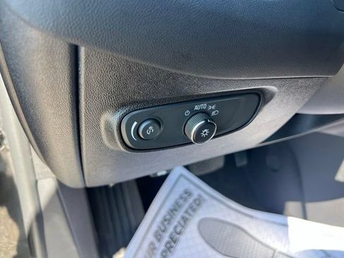 Used 2019 Chevrolet Equinox LT FWD image 8