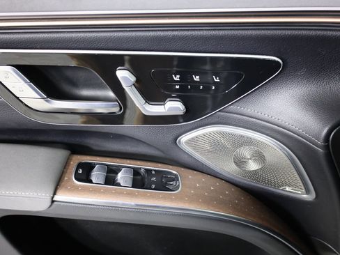 Used 2023 Mercedes-Benz EQS 580 4MATIC SUV image 11
