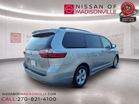 Used 2020 Toyota Sienna LE FWD image 2