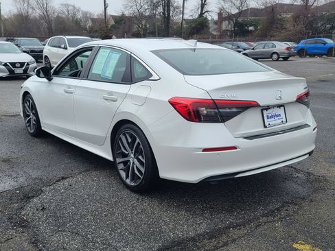 Used 2024 Honda Civic Touring image 3