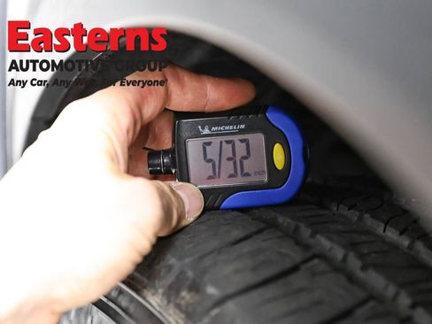 Used 2022 Toyota Highlander LE image 28